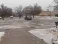 Bryły lodu spadają na ziemię