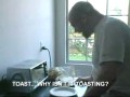 Niemiec robiący jedzenie
