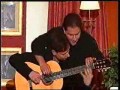 Dwóch mężczyzn i jedna gitara