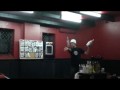 Żonglujący barman