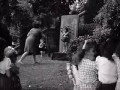 Matka rzucająca nożami do własnych córek