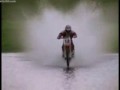 Motor jedzie po wodzie
