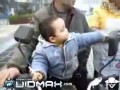 Mały Chińczyk jara szlugi