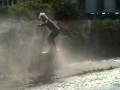 Remi surfinguje