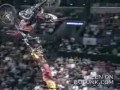 Niesamowity backflip na motorze