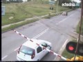 Jak nienależy przejeżdać przez tory kolejowe