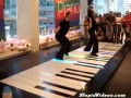 Gra na gigantycznyn pianinie