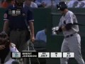 Efektowny chwyt w baseballu przez dziewczynkę