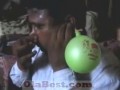 Karan Koli - Człowiek który dmucha balony uchem