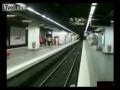 Skok z peronu na peron
