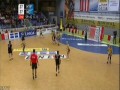 Trener fauluje zawodniczkę