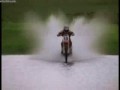Motor jedzie po wodzie