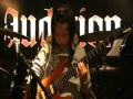 10-latka wymiata na gitarze
