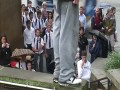 Shaun Wood wykonuje frontflipa