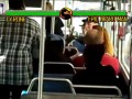 Parodia bójki dziadka w autobusie
