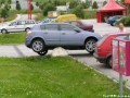 Uwaga, LASKI za kierownicą!