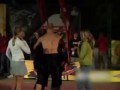 Koszykarz chciał przeskoczyć cztery dziewczyny