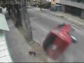 Wypadek - Samochód uderzył w drzewo