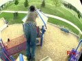 Nieudany skok parkourowca