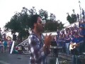 Lenny Kravitz dołącza do chóru śpiewającego utwór