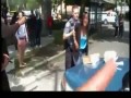 Dziewczyna uderzona przez policjanta