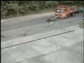 Motocyklista vs. ciężarówka