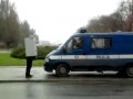 Człowiek, fotoradar i policja