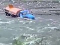Rosyjską ciężarówką przez rzekę