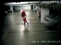 Święty Mikołaj na parkingu