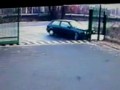Baba za kierownicą - W bramę