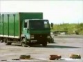 Zderzenie ciężarówki ze słupkiem parkingowym