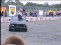 Palenie gumy BMW E30 na masce