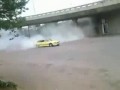 Kierowca wyleciał z auta