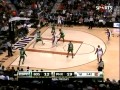 Marcin Gortat w meczu z Boston Celtics