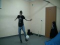 Freestyle football w normalnym ubraniu
