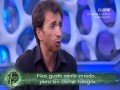 Dziewczynka w hotelowym korytarzu