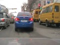 Oryginalny kierowca w oryginalnym samochodzie