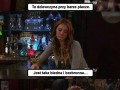 Dziewczyna przy barze płacze