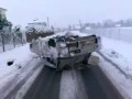 Niebezpieczne holowanie samochodu bez kół