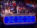 Zagrali penisem na pianinie