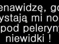Nienawidzę, gdy wystają mi nogi spod peleryny niewidki!