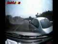 Szalony kierowca powoduje wypadek BMW