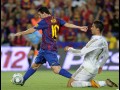 Cristiano klęka przy Messim