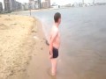 Zabawny Rosjanin na plaży
