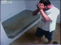 Brutalny policjant
