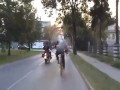Rowerzysta z napędem śmigłowym