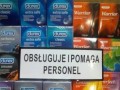 Obsługuje i pomaga personel