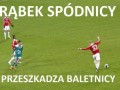 Rąbek spódnicy przeszkadza baletnicy