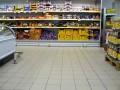 Człowiek Dżdżownica na zakupach