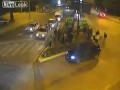 Dwóch gości na skuterze potrąconych przez samochód
